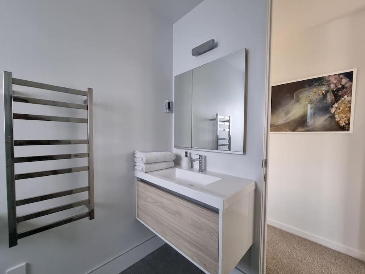 Fabulous Castor Bay 1 Bedroom With Views And Skytv Auckland Bagian luar foto